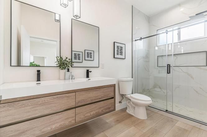 Dual vanity bath with walk-in shower