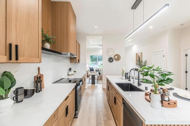 Kitchen run with marble backsplash